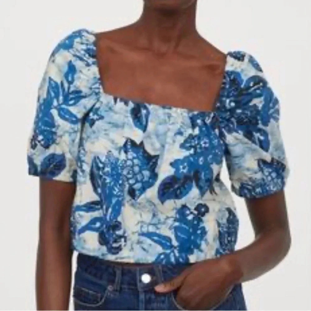 H&M Cropped Blouse with Bubble Sleeve in Blue Floral Print Size Medium
